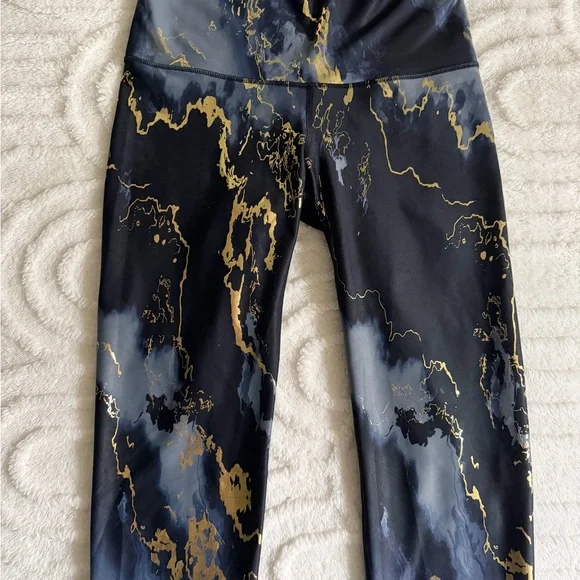 Old Navy Active Gold and Navy Blue Marbled Powersoft Leggings - Picture 3 of 7